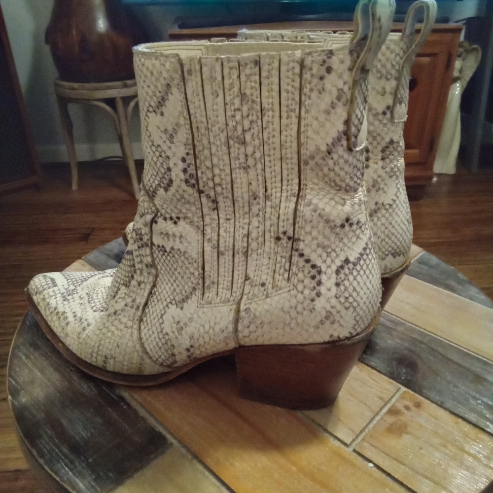 Dolce Vita Serna Snakeskin Leather Booties Size 8.5. Block Heel 2.5" - Picture 8 of 16